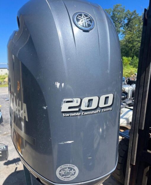 2013 Yamaha F200 200 hp 4-Stroke 25"